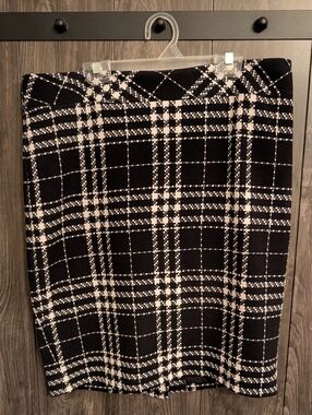 Laura Petites Black and White Plaid Pencil Skirt